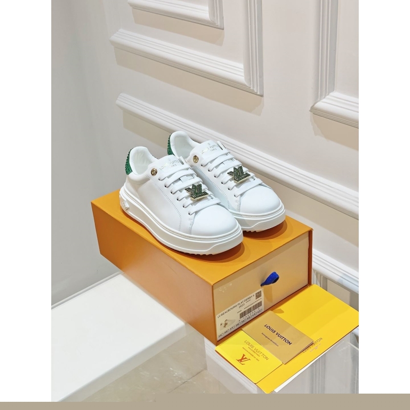 l**is V*t*n sneakers